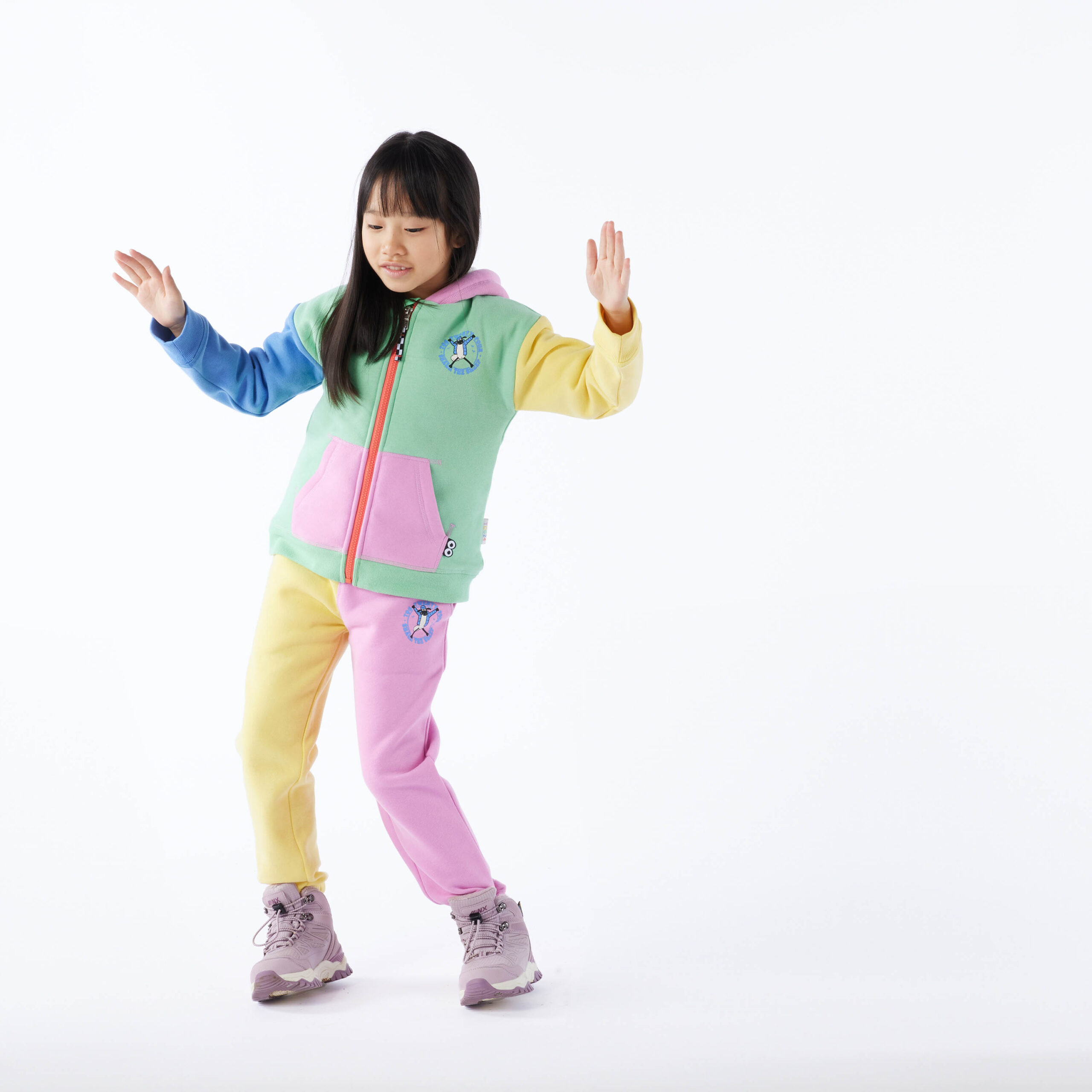 TOG24 Southdown Kids Shaun the Sheep Zip Sweat - Image 2